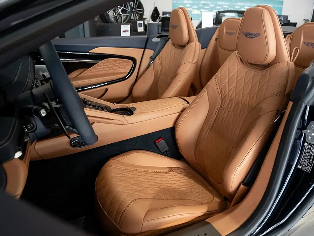 Aston Martin DB12 - Thumbnail 12
