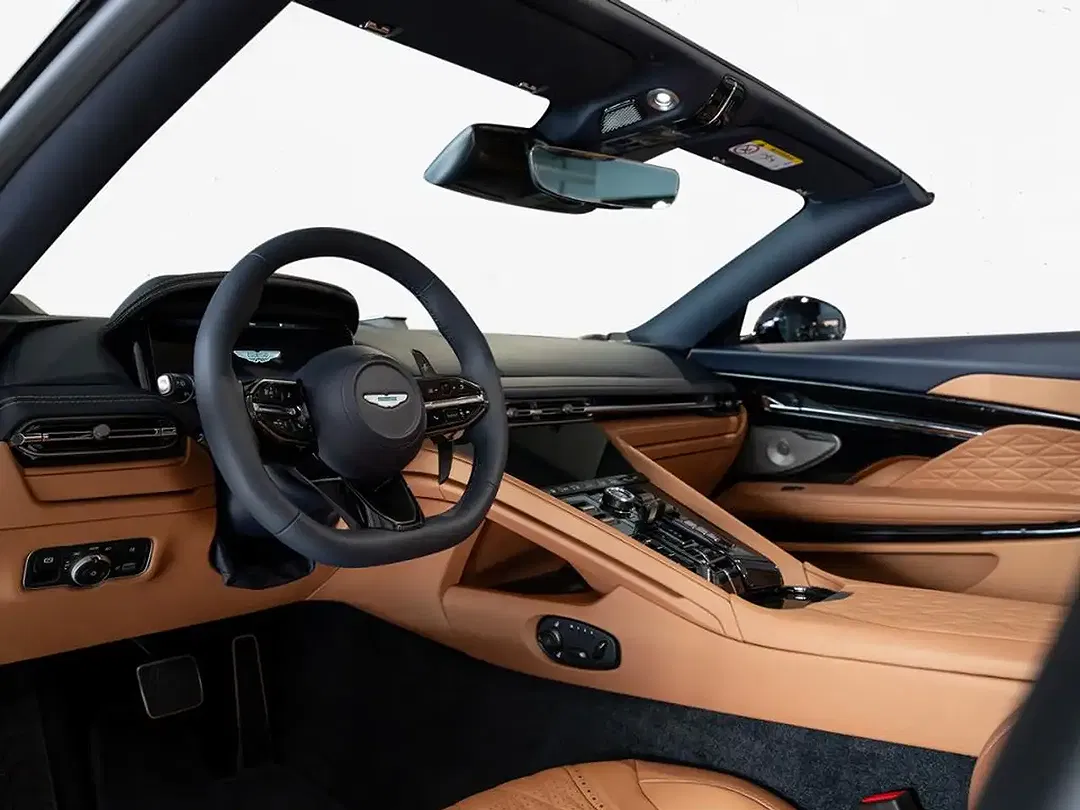 Aston Martin DB12 - Thumbnail 3