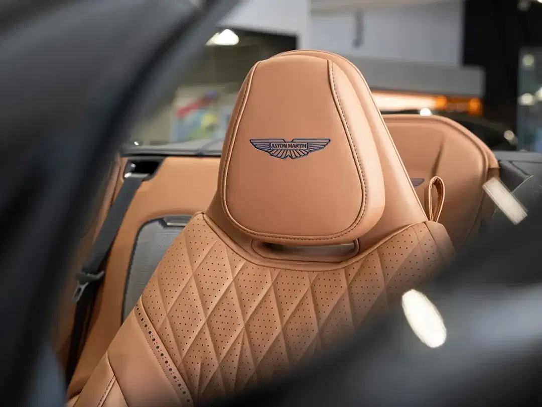 Aston Martin DB12 - Thumbnail 5