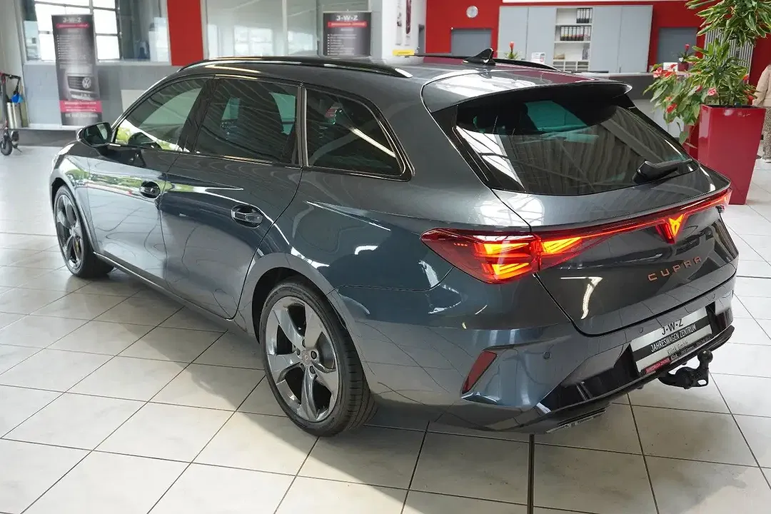CUPRA Leon - Thumbnail 4