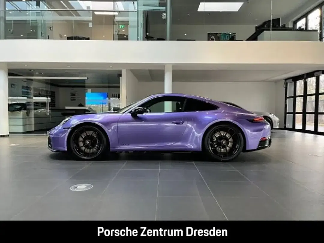 Porsche 992 - Thumbnail 2