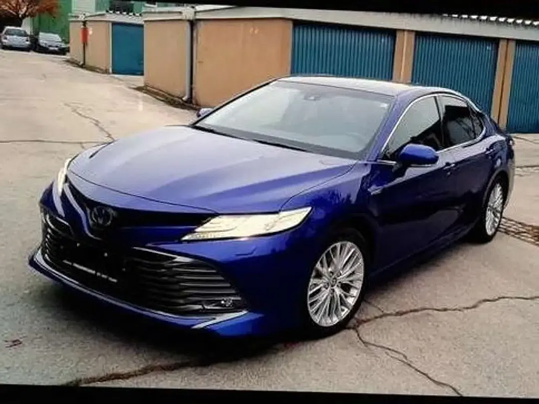 Toyota Camry AUT Hybrid Lounge