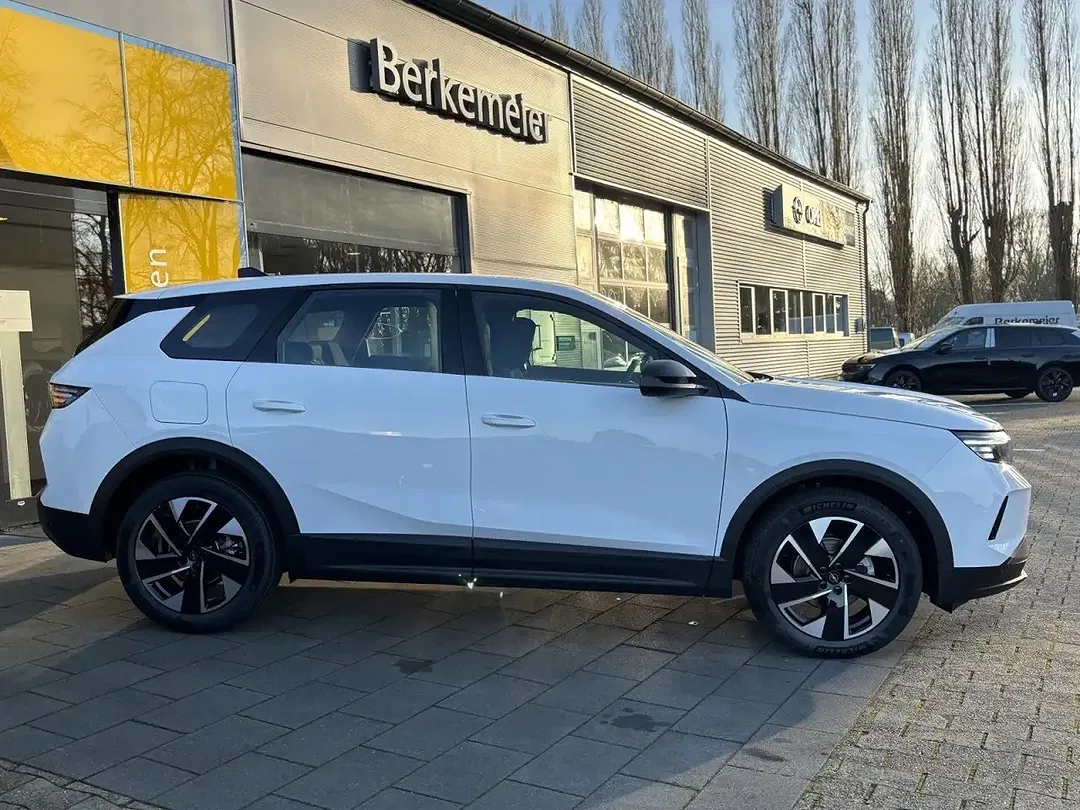 Opel Grandland - Thumbnail 3