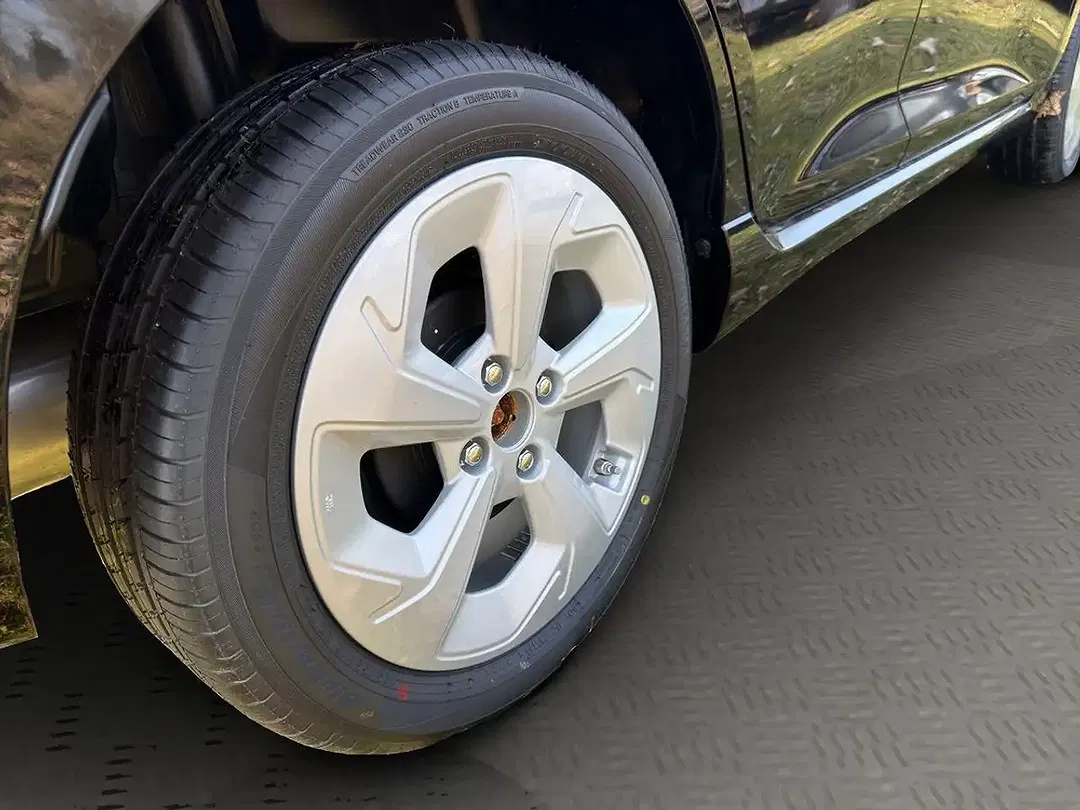 Suzuki Swift - Thumbnail 8