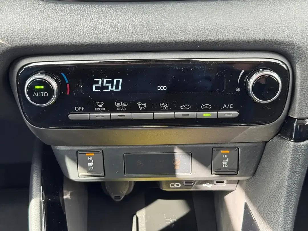 Toyota Yaris - Thumbnail 15