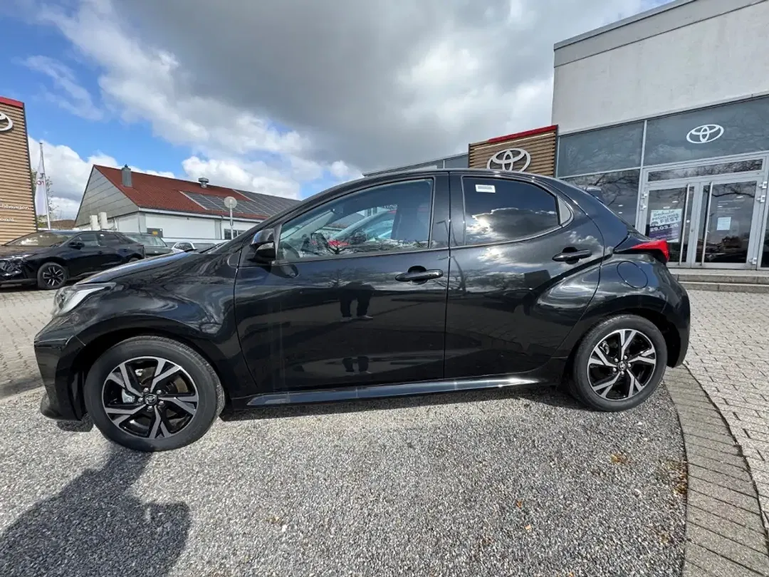 Toyota Yaris - Thumbnail 2
