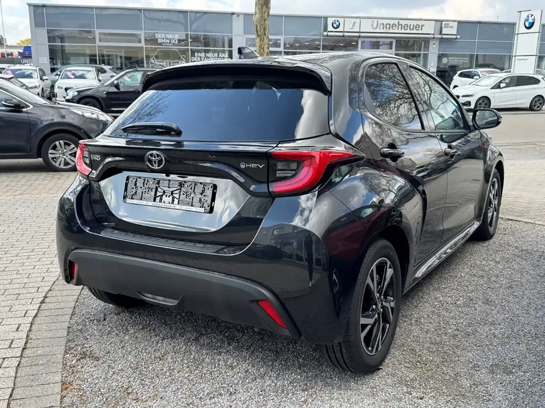 Toyota Yaris - Thumbnail 4