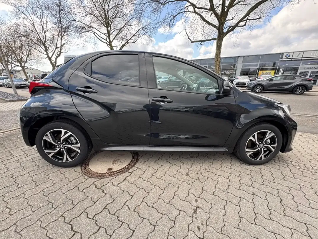 Toyota Yaris - Thumbnail 6