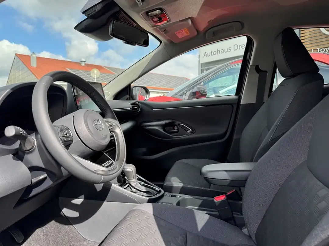 Toyota Yaris - Thumbnail 7