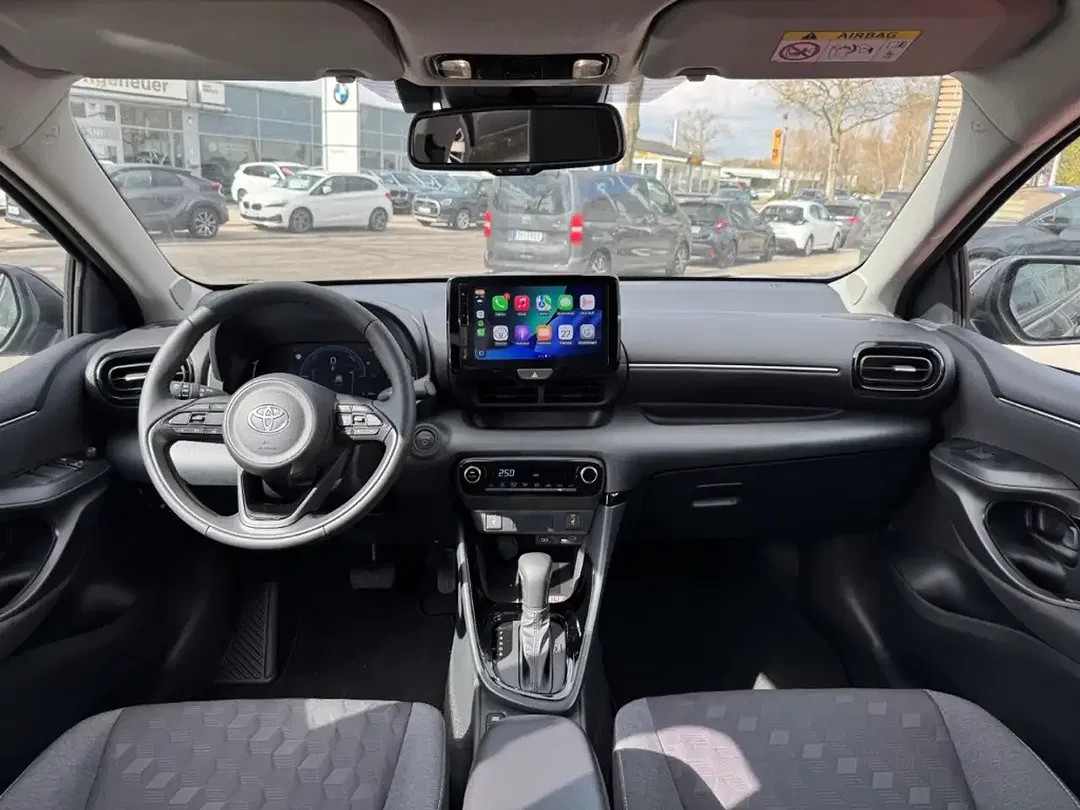 Toyota Yaris - Thumbnail 8