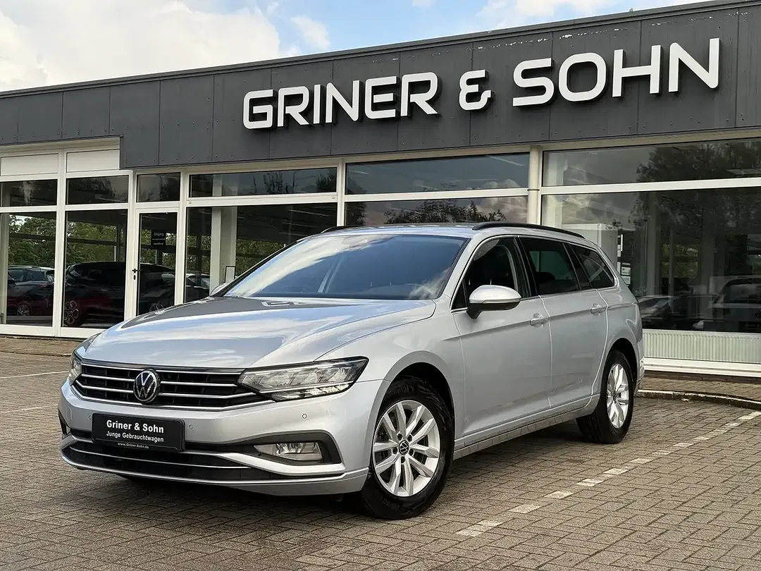 Volkswagen Passat - Thumbnail 1