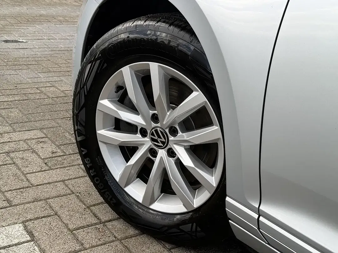 Volkswagen Passat - Thumbnail 10