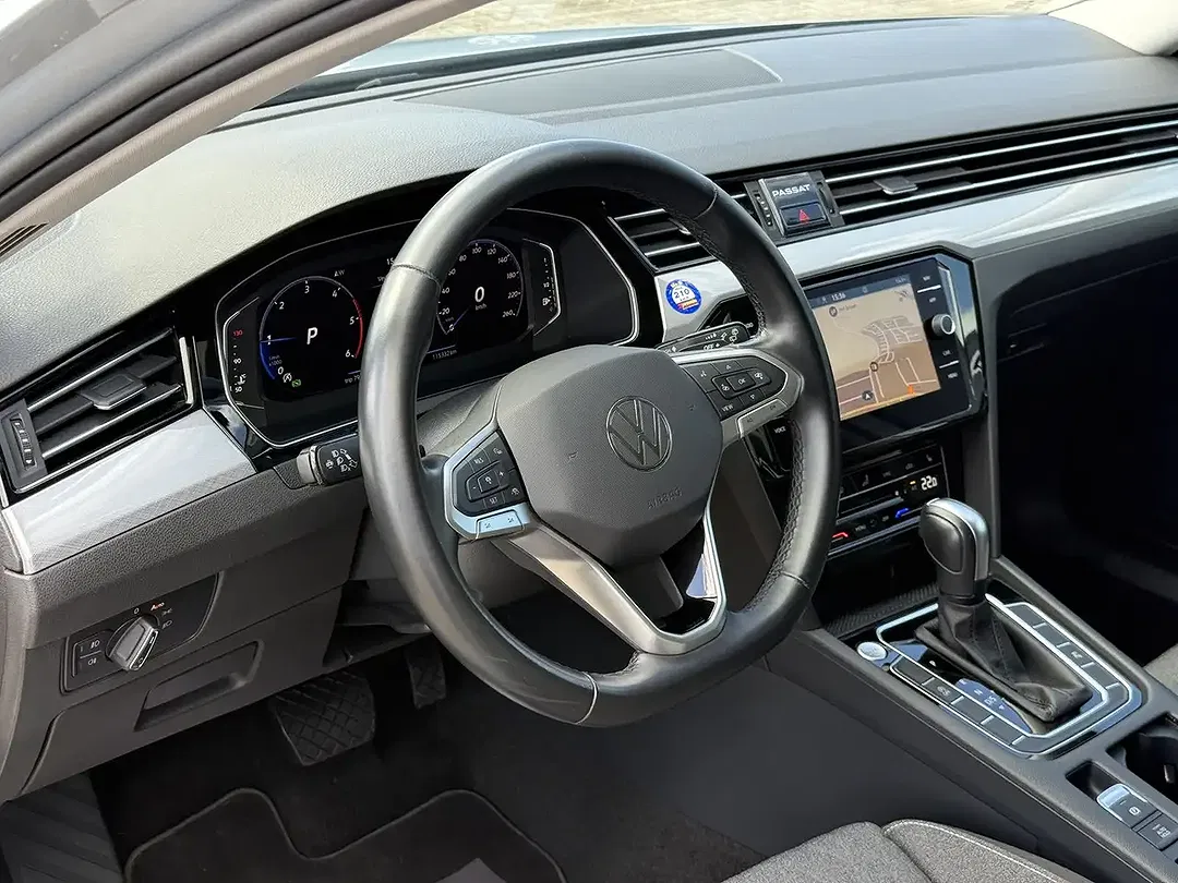 Volkswagen Passat - Thumbnail 14