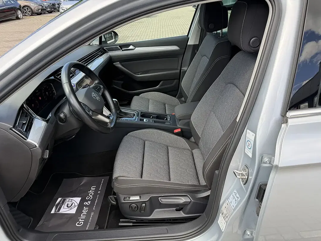 Volkswagen Passat - Thumbnail 15