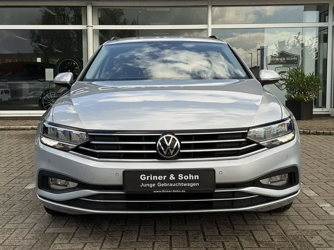 Volkswagen Passat - Thumbnail 2