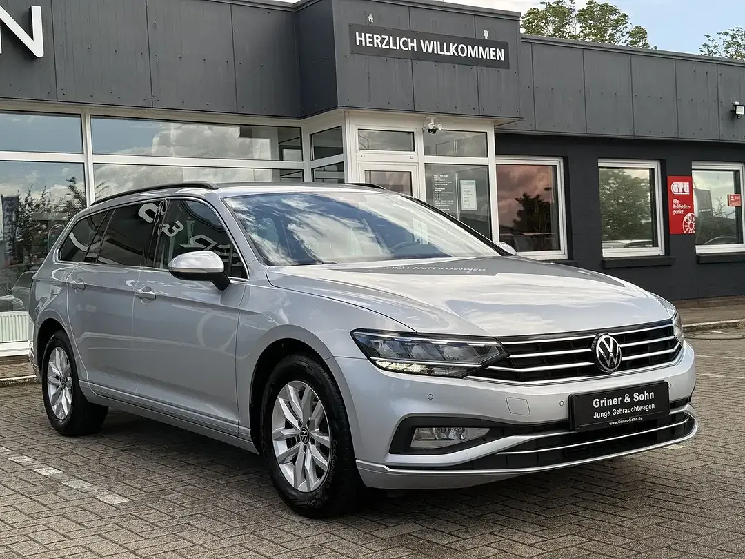 Volkswagen Passat - Thumbnail 3