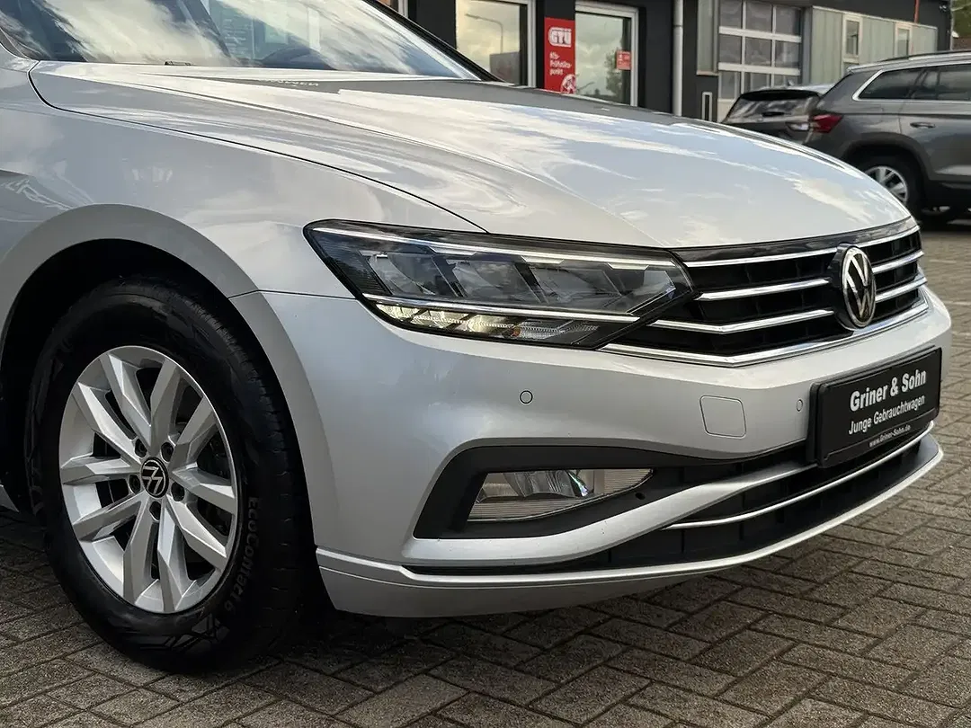 Volkswagen Passat - Thumbnail 4