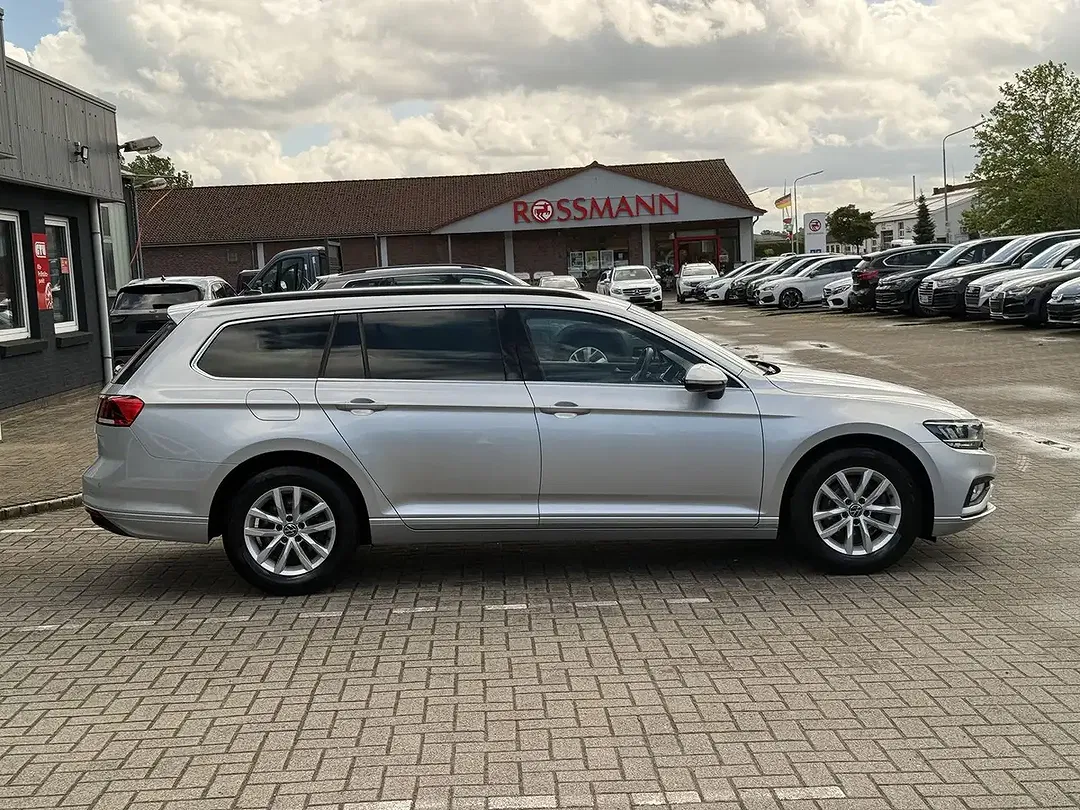 Volkswagen Passat - Thumbnail 5