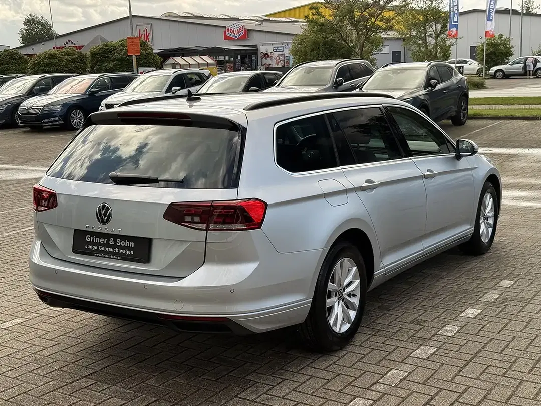 Volkswagen Passat - Thumbnail 6