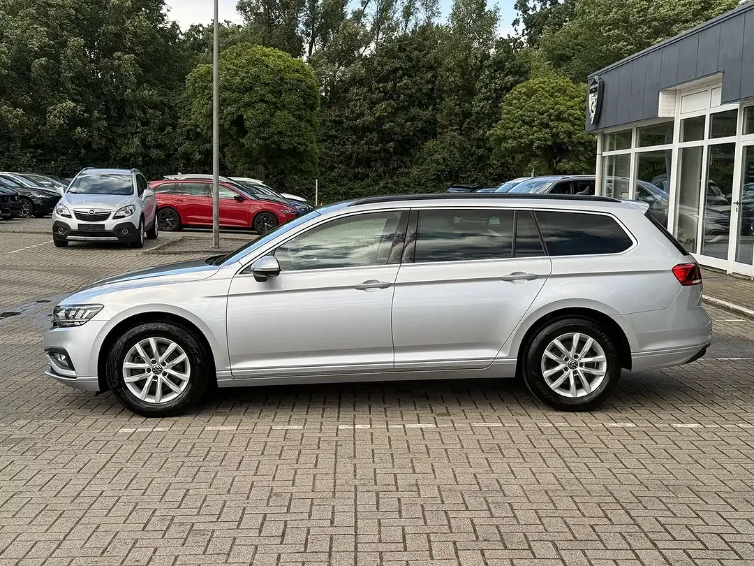 Volkswagen Passat - Thumbnail 9