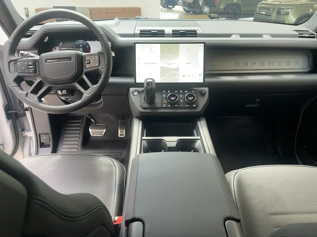 Land Rover Defender - Thumbnail 10