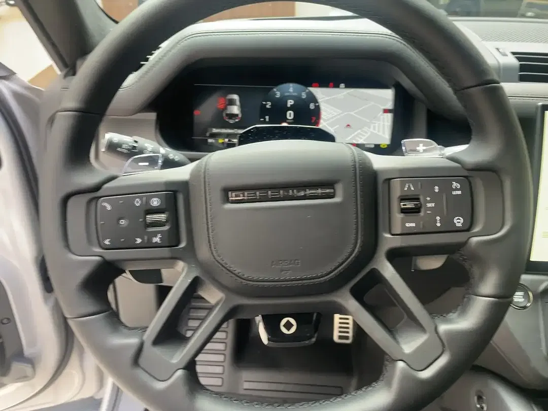 Land Rover Defender - Thumbnail 11