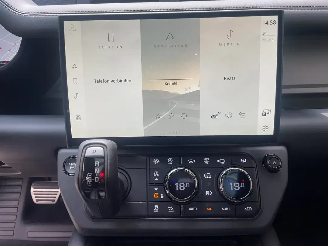 Land Rover Defender - Thumbnail 12