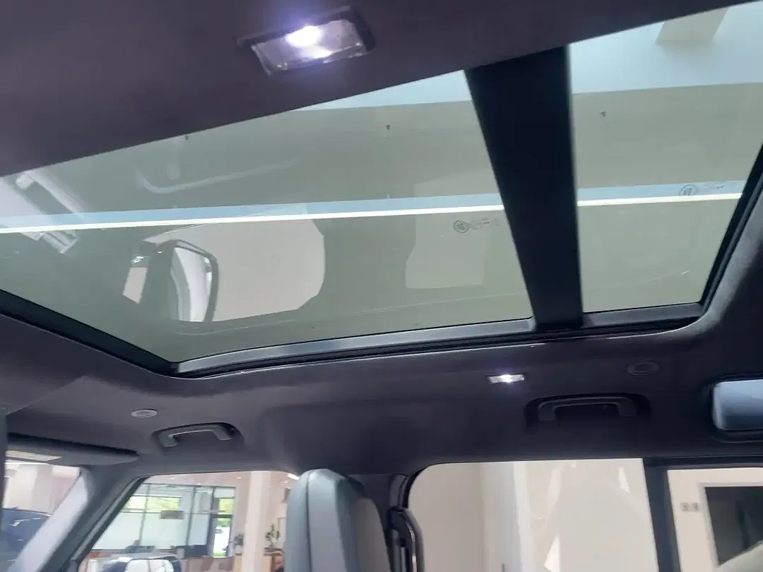Land Rover Defender - Thumbnail 14