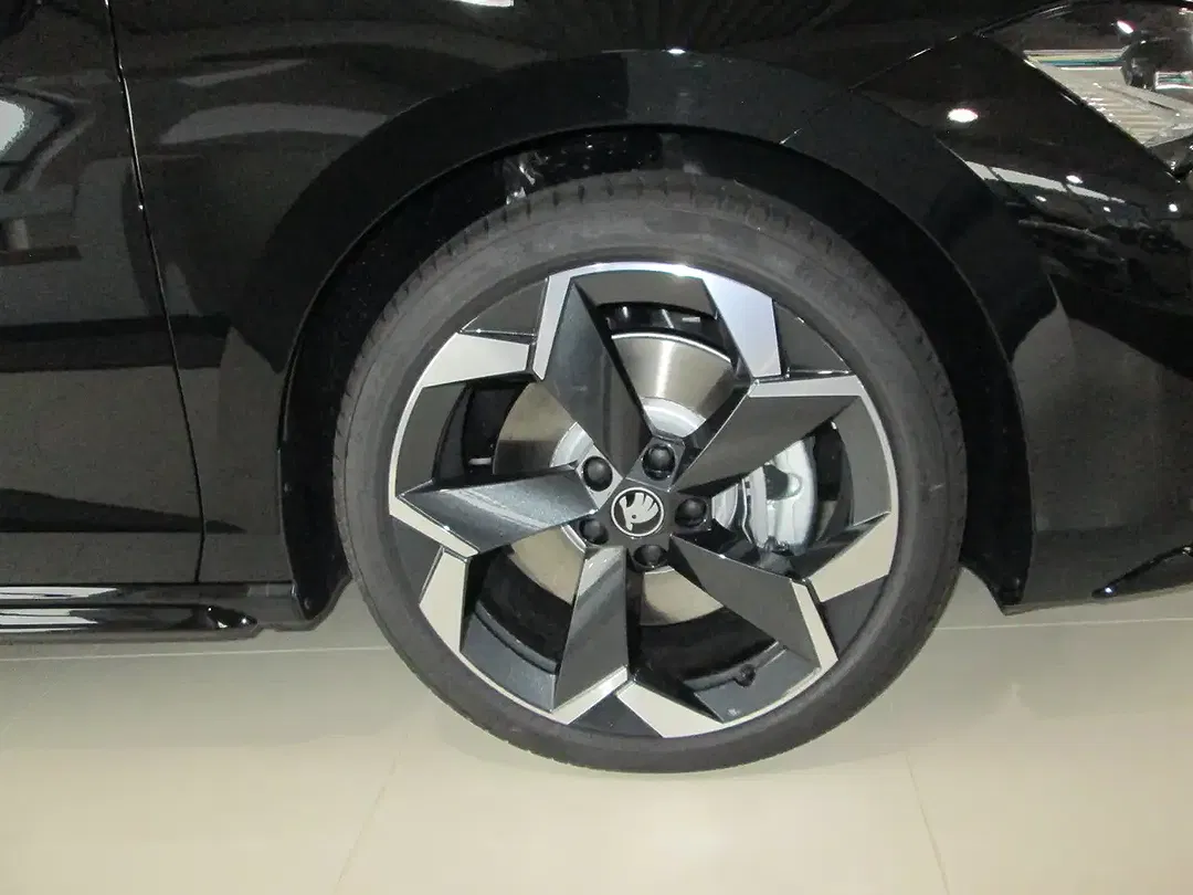 Skoda Superb - Thumbnail 6