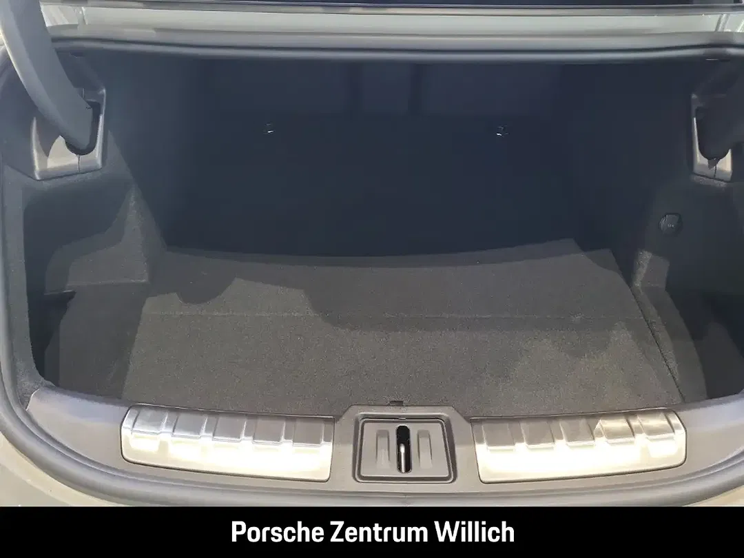 Porsche Taycan - Thumbnail 11