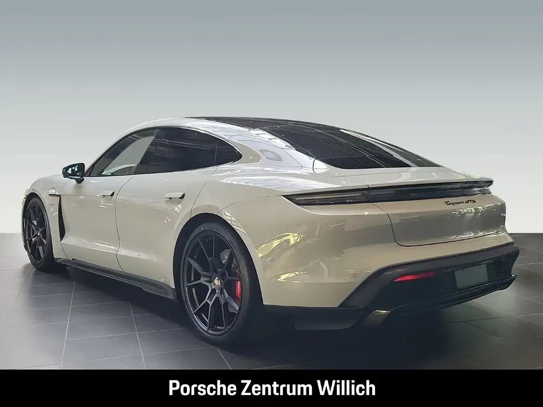 Porsche Taycan - Thumbnail 3