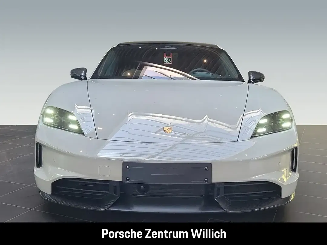 Porsche Taycan - Thumbnail 4