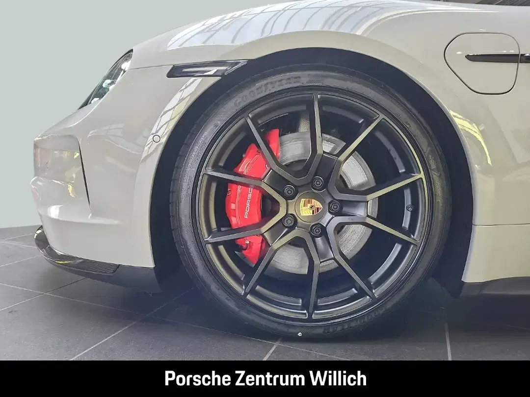 Porsche Taycan - Thumbnail 6