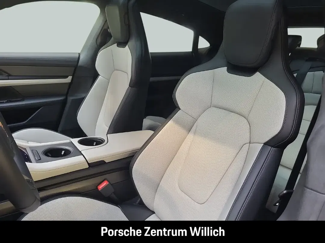Porsche Taycan - Thumbnail 8