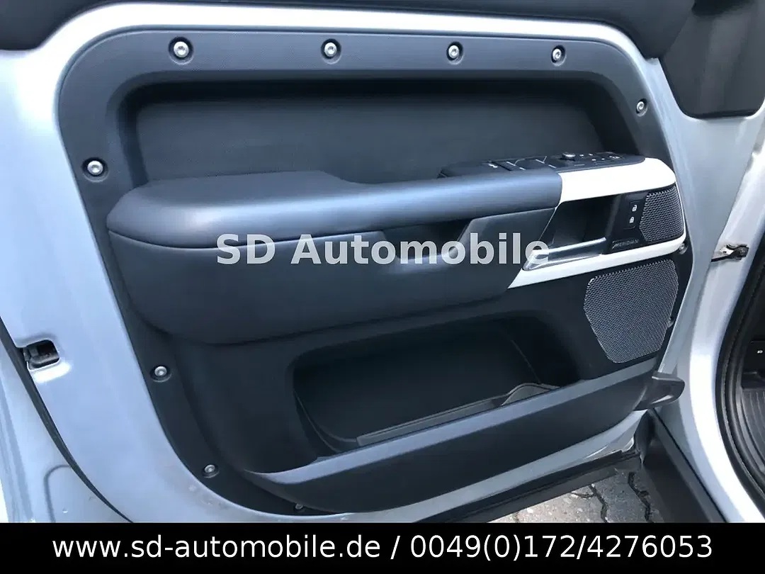 Land Rover Defender - Thumbnail 11