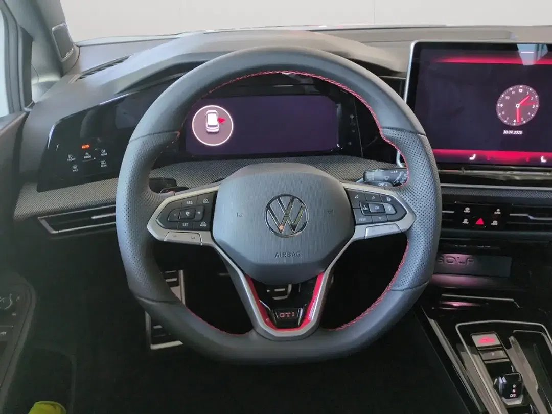 Volkswagen Golf GTI - Thumbnail 11