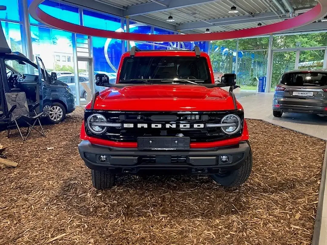 Ford Bronco - Thumbnail 2