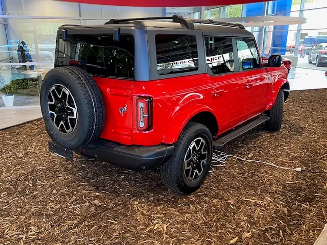 Ford Bronco - Thumbnail 4