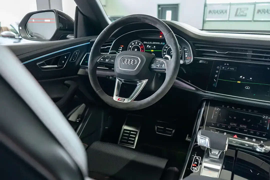 Audi RS Q8 - Thumbnail 25
