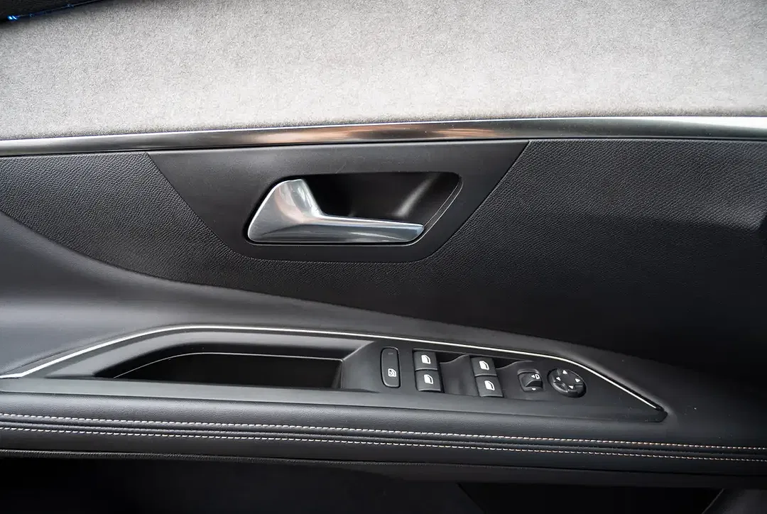 Peugeot 5008 - Thumbnail 10
