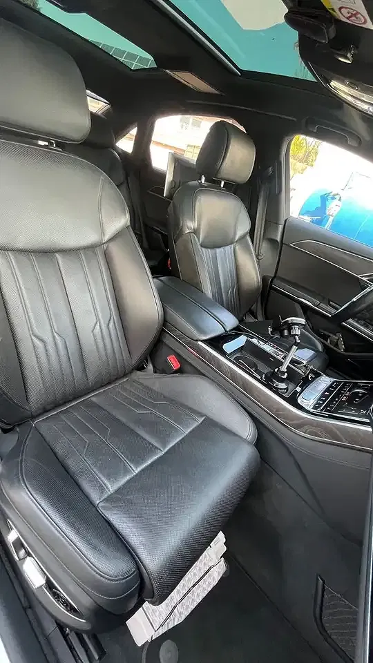 Audi A8 - Thumbnail 10