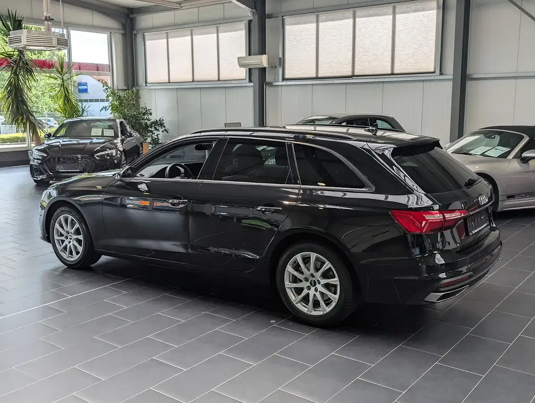 Audi A4 - Thumbnail 2
