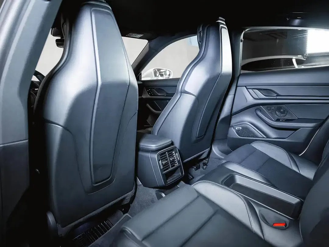 Porsche Taycan - Thumbnail 13