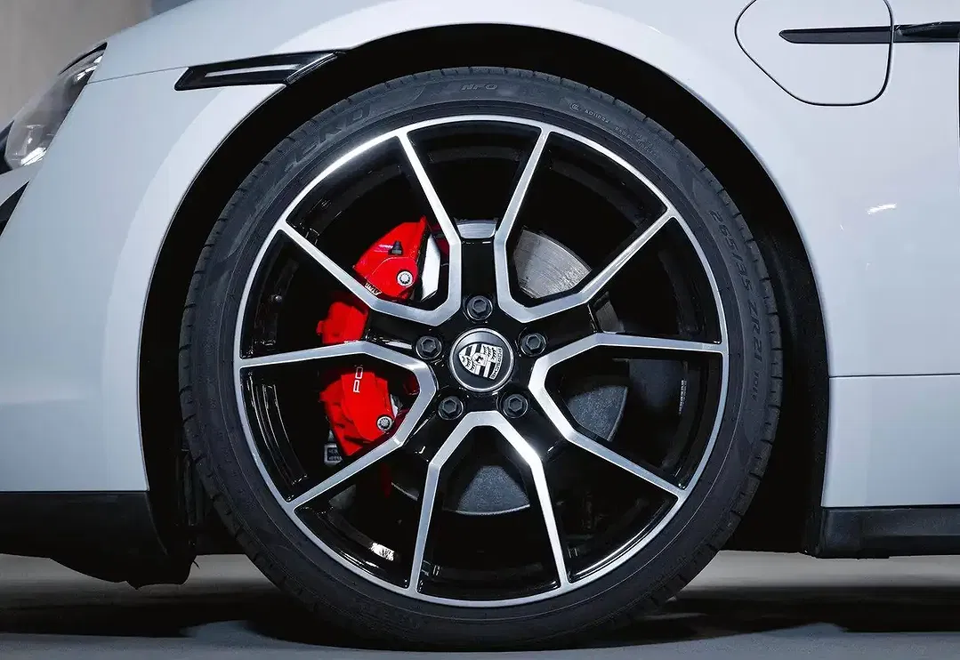 Porsche Taycan - Thumbnail 24
