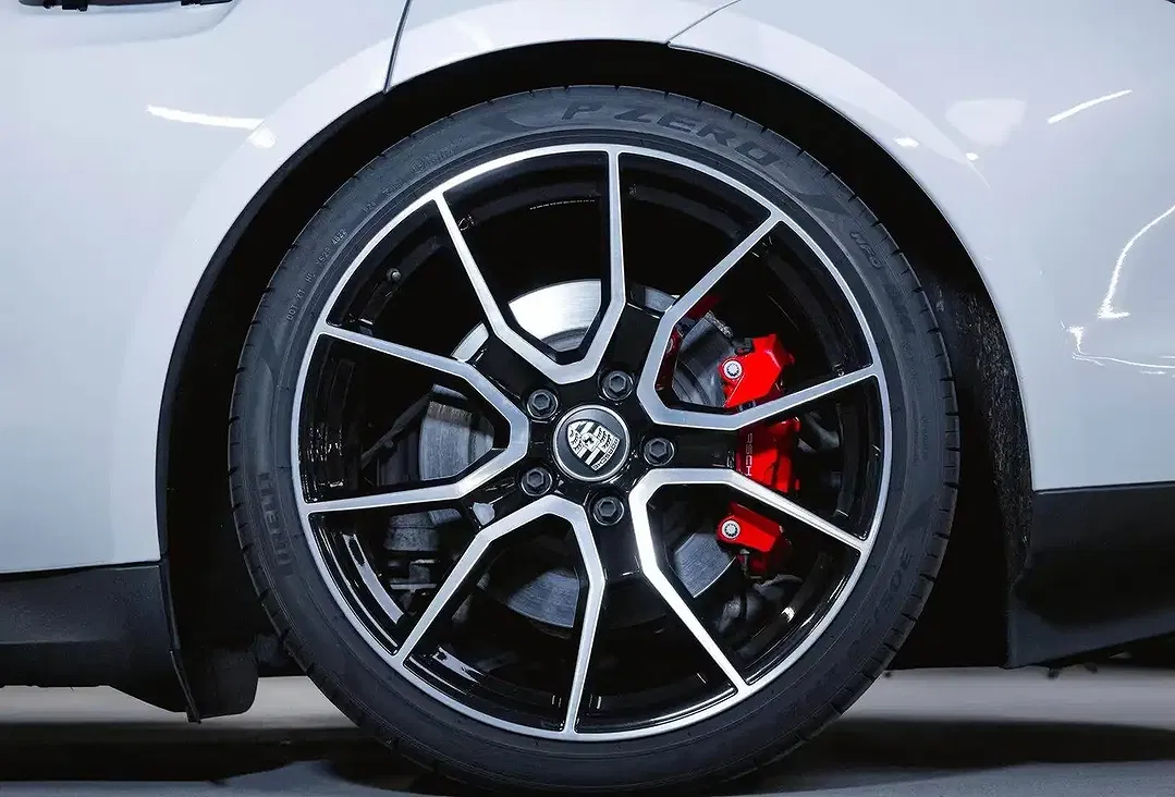 Porsche Taycan - Thumbnail 25