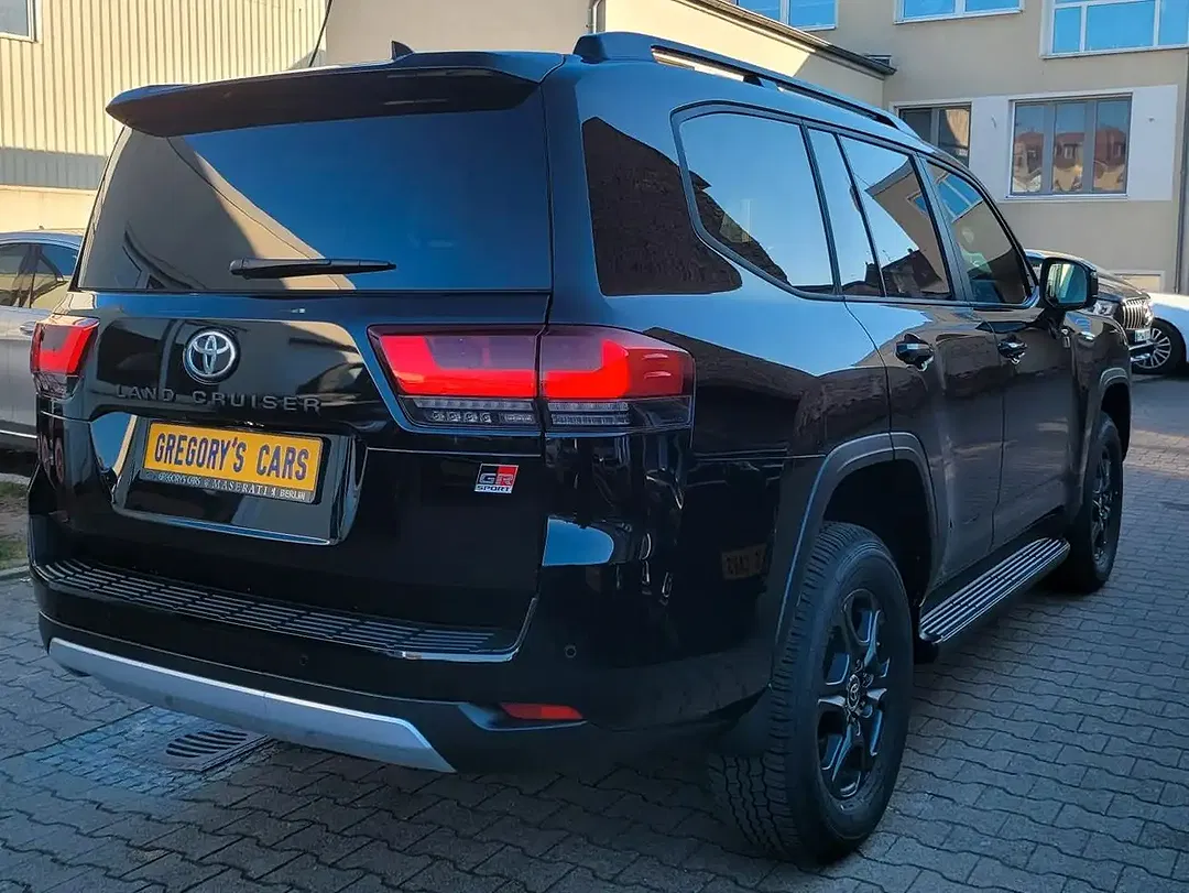 Toyota Land Cruiser - Thumbnail 4