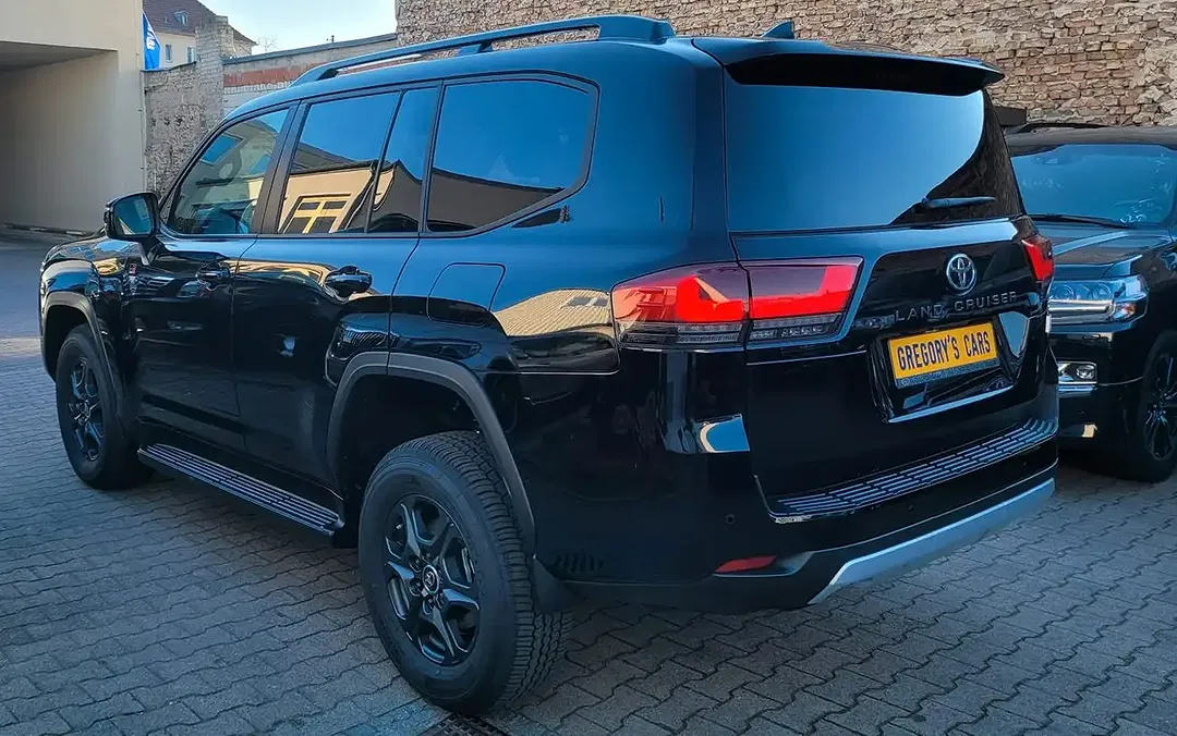 Toyota Land Cruiser - Thumbnail 6