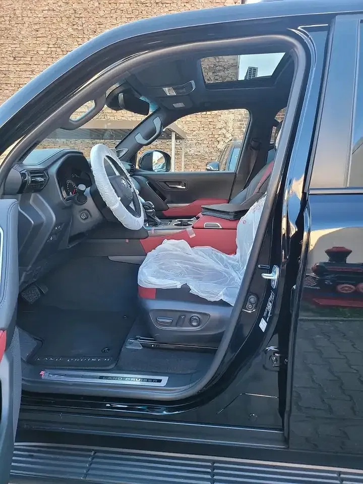 Toyota Land Cruiser - Thumbnail 9