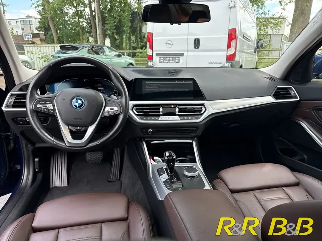 BMW 330 - Thumbnail 10