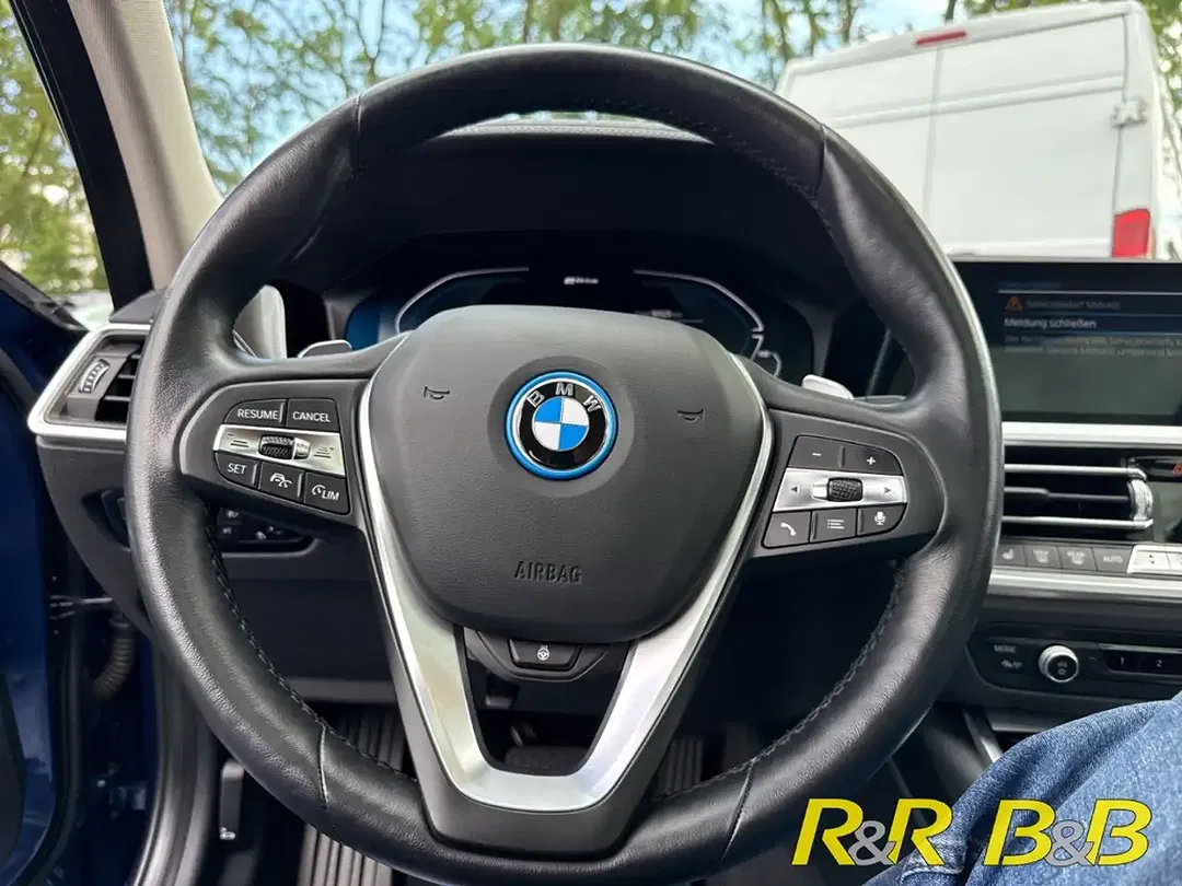 BMW 330 - Thumbnail 13